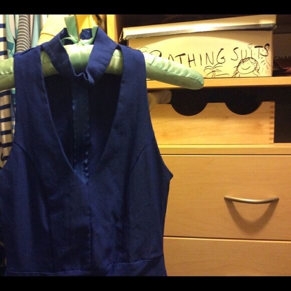 Guess dress XS royal blue, neck wrap. Stretchy. - Picture 7 of 11